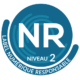 Badge circulaire avec le texte « NR Niveau 2 » et « Label Numérique Responsable » sur fond bleu, mettant en valeur un design qui parle d'une éthique numérique parfaite pour une agence innovante. Limbus Studio