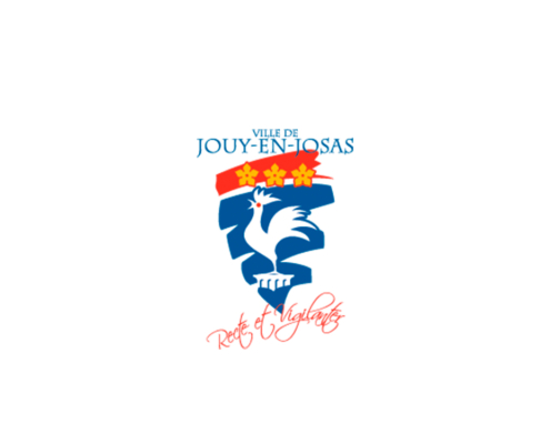 Logo de Jouy-en-Josas avec un coq blanc, un écu bleu, une bannière rouge, des fleurs jaunes, un texte en français et un clin d'œil au patrimoine de la ville qui abrite le Musée de la Toile de Jouy. Limbus Studio