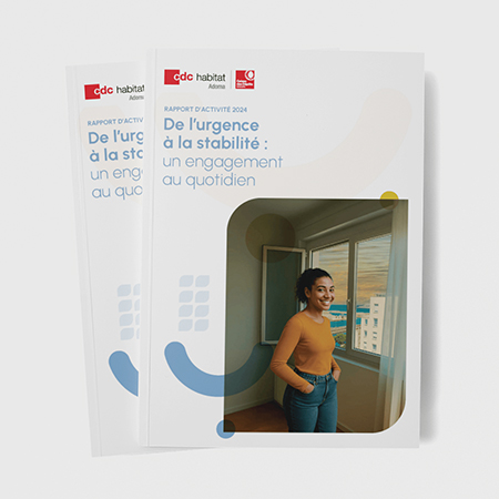 Deux rapports annuels avec une femme debout près d'une fenêtre sur la couverture, comportant un texte en français, le rapport d'activité 2022, et les logos de la CAMIEG en haut. Limbus Studio