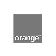 Carré gris avec le mot « orange » en lettres minuscules blanches en bas et un petit symbole « TM ». Limbus Studio