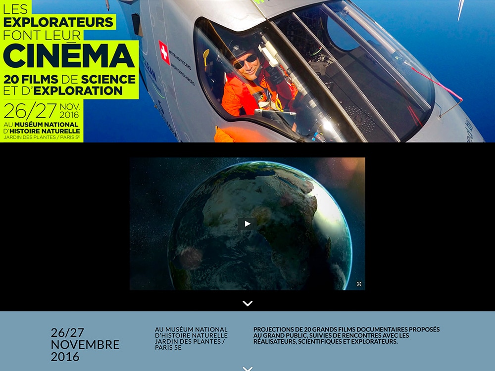 Une personne en combinaison orange à l'intérieur d'un cockpit, présentée sur une affiche conçue par WordPress pour un événement de film scientifique et d'exploration, du 26 au 27 novembre 2016. Limbus Studio